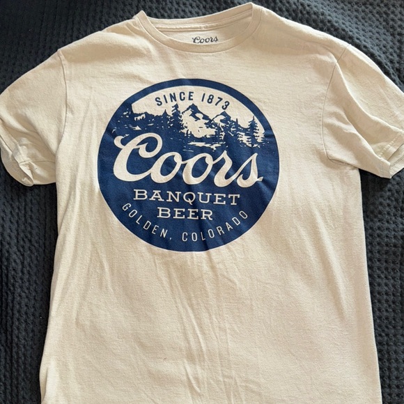 Medium Coors Banquet Beer Beige and Navy Graphic Tee - Picture 1 of 4